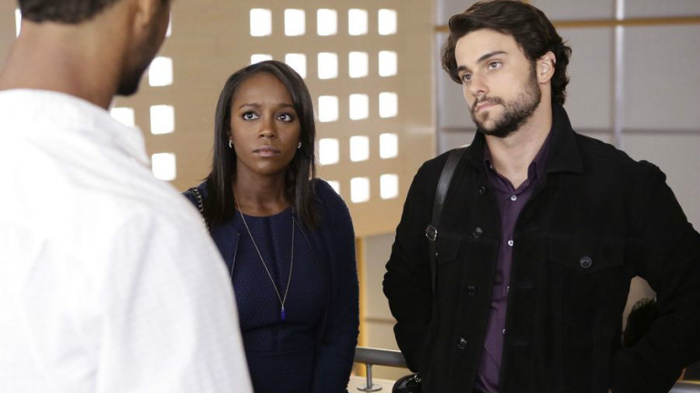 aja naomi king jack falahee how to get away with murder abc Whos under that sheet in the How to Get Away with Murder Season 3 premiere?