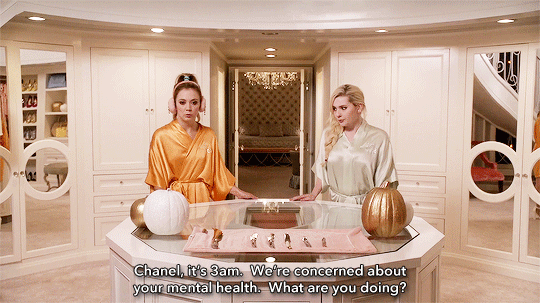scream queens gif Thanksgiving disasters our favorite shows have taught us to avoid