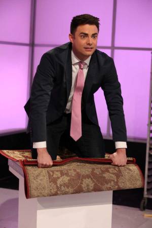 cw Jonathan Bennett is still happy to talk about his bangs, is happier on the set of Cake Wars: CHAMPS