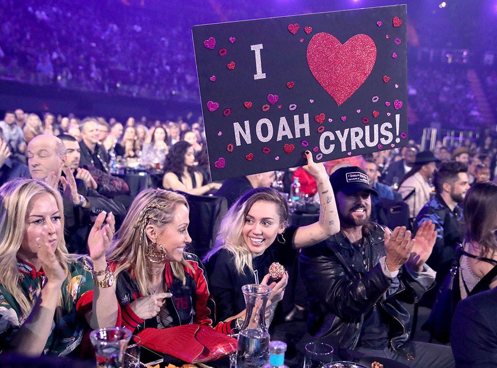 Miley Cyrus, Billy Ray Cyrus, Trish Cyrus, 2017 iHeartRadio Music Awards, Candids