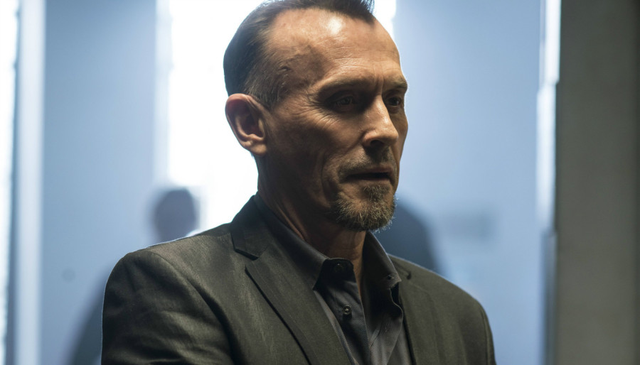 prison break season 5 robert knepper t bag 1 The Prison Break premiere gave T Bag a robot hand, and we have so many questions