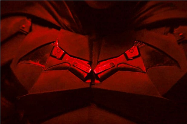 The Batman Bat Symbol Robert Pattinson